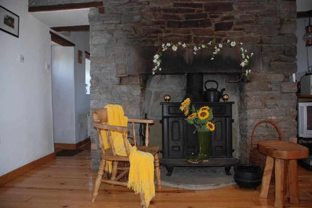 Red Stonecutters Cottage, Doolin Carrowauff Luaran gambar
