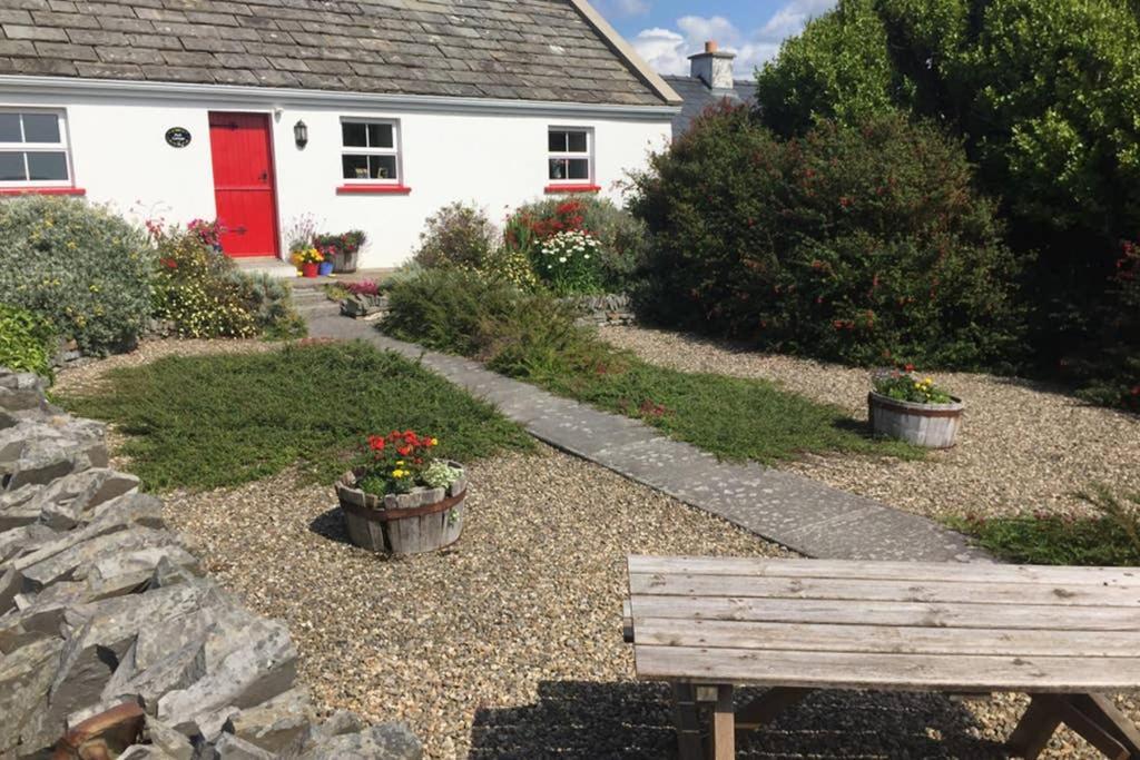 Red Stonecutters Cottage, Doolin Carrowauff Luaran gambar