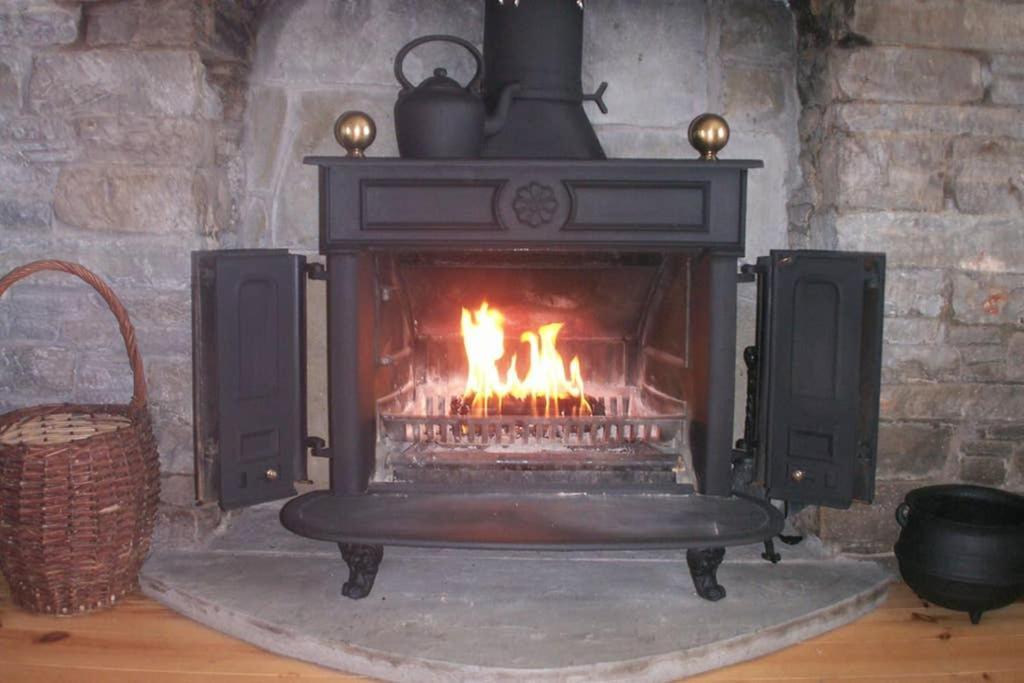 Red Stonecutters Cottage, Doolin Carrowauff Luaran gambar