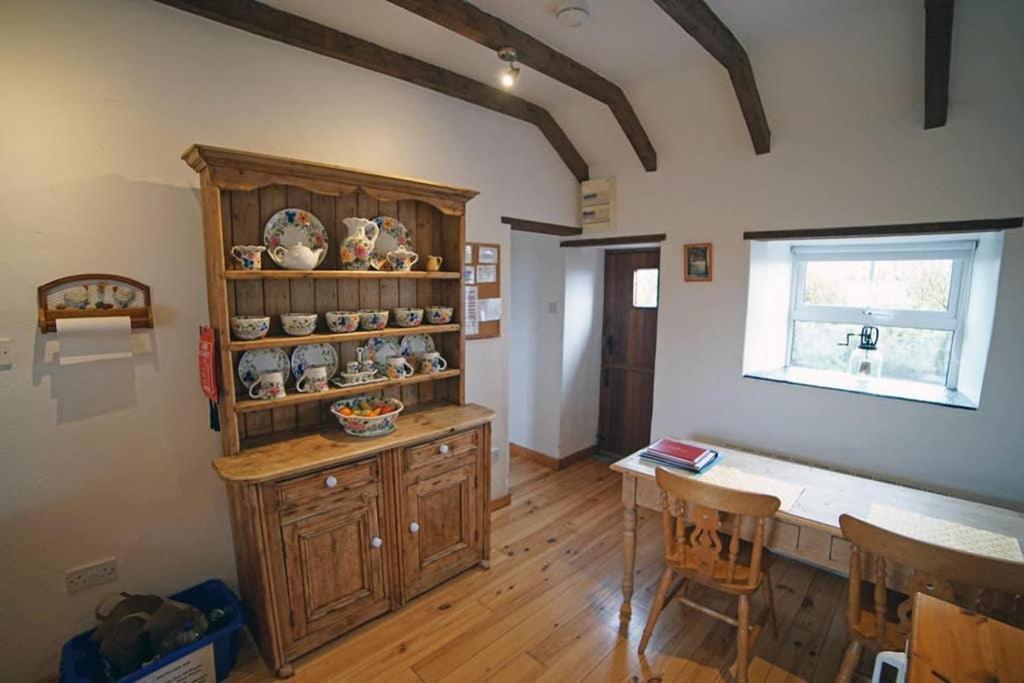 Red Stonecutters Cottage, Doolin Carrowauff Luaran gambar