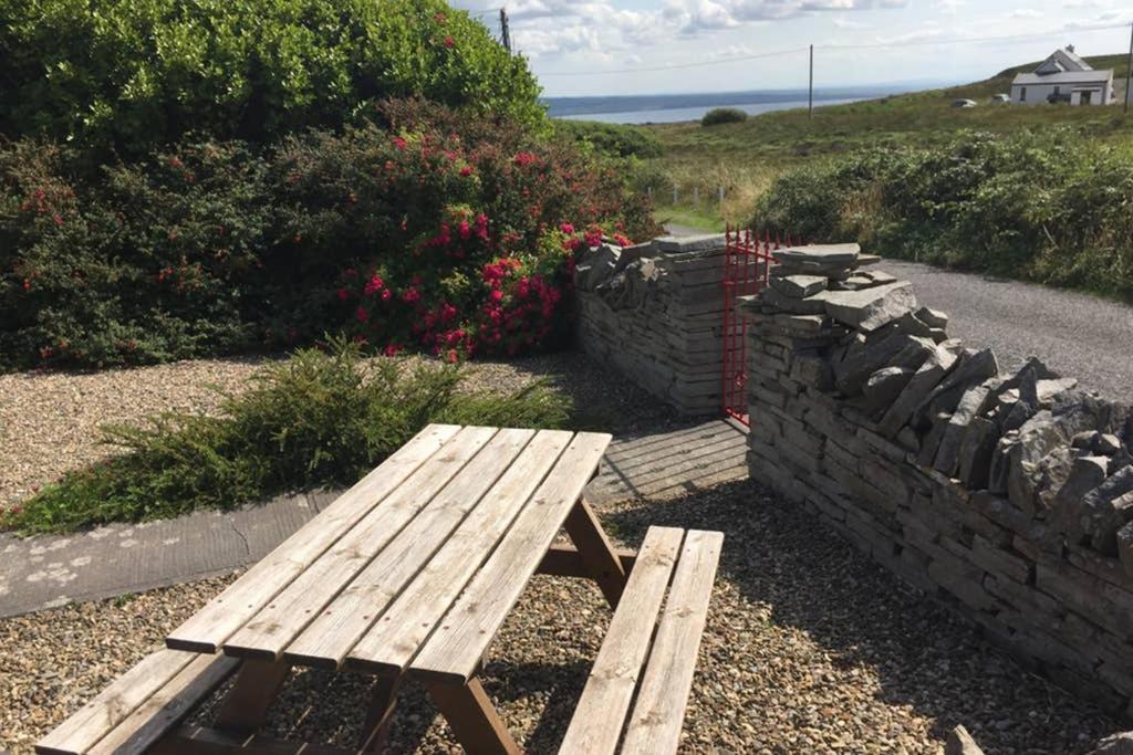 Red Stonecutters Cottage, Doolin Carrowauff Luaran gambar