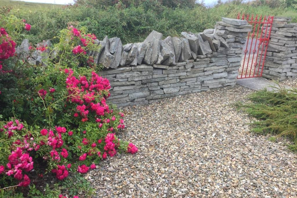 Red Stonecutters Cottage, Doolin Carrowauff Luaran gambar